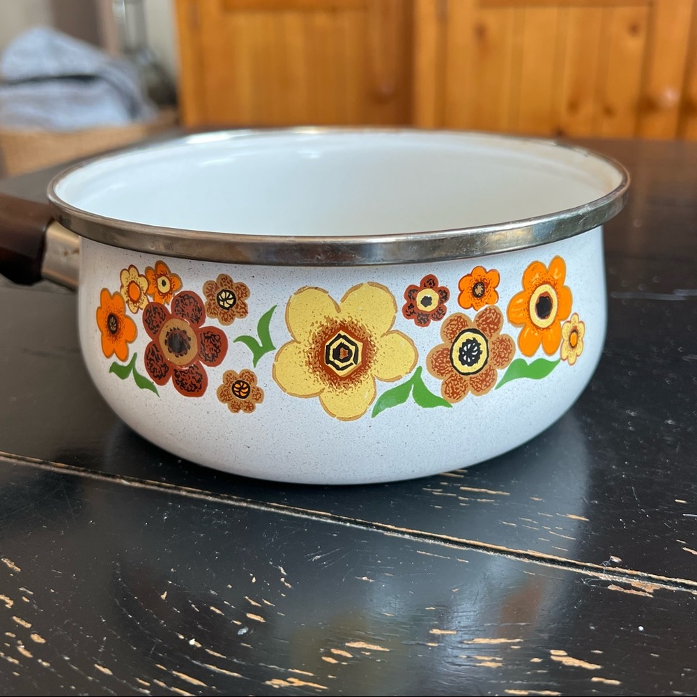 ⭐️ Vintage Harvest Bloom Porcelain  Floral Pan, Retro Flower Power Pot Sauce Pan